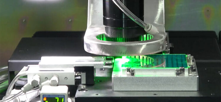 Brittle Material Through-type laser cutting processing technology