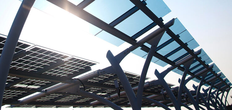 Fabricación de placas de grabado láser aplicadas a la energía solar fotovoltaica